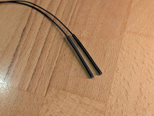 Die Antennen sind an den Enden mit Schrumpfschlauch geschützt.